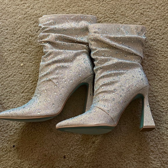 Betsy Johnson silver rhinestoned slouchy Midi heel Boots - Picture 1 of 3